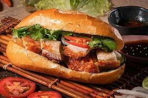 Bánh Mì Heo Quay: The World's Top-Ranked Vietnamese Street Food Delight - image 0