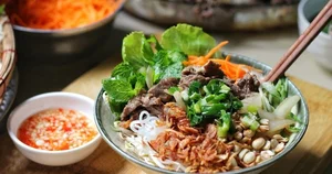 Bánh Mì Heo Quay: The World's Top-Ranked Vietnamese Street Food Delight - image 5