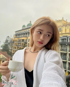 Exploring the Radiant Beauty and Latest 2023 Fashion Trends of Mai Ha Hoang Yen - image 27