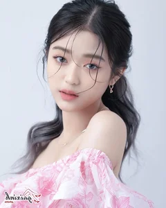 Exploring the Radiant Beauty and Latest 2023 Fashion Trends of Mai Ha Hoang Yen - image 16