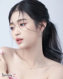 Exploring the Radiant Beauty and Latest 2023 Fashion Trends of Mai Ha Hoang Yen - image 29