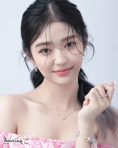 Exploring the Radiant Beauty and Latest 2023 Fashion Trends of Mai Ha Hoang Yen - image 11