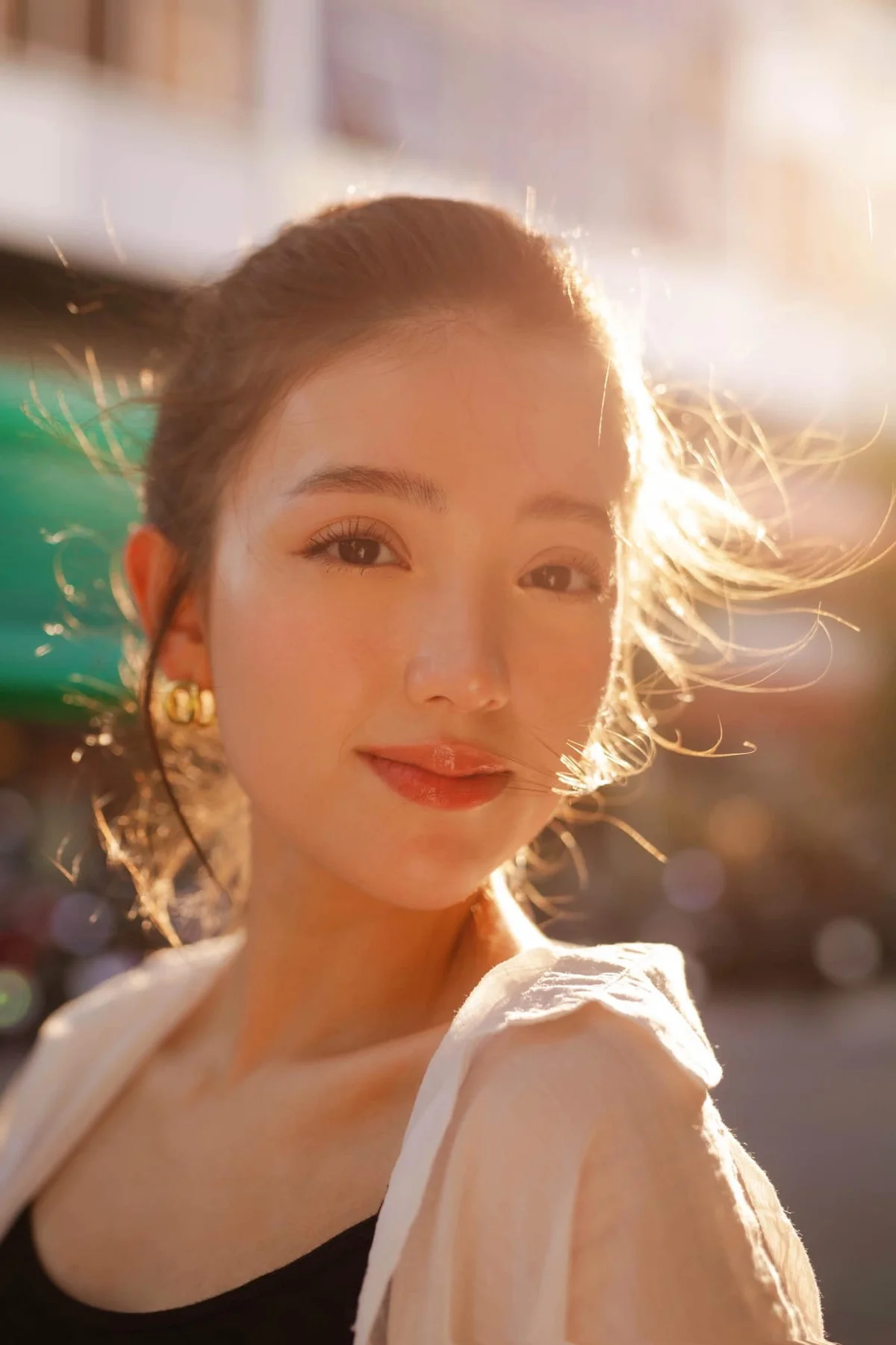 Viral Eurasian Beauty: Exploring the Aesthetic Portraits and Trendy Fashion Style of the Mixed-Race Rose Captivating Social Media Audiences