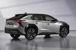 Toyota bZ4X: New Electric SUV from 1.2 Billion VND in Southeast Asia, Will it Come to Vietnam? - image 7