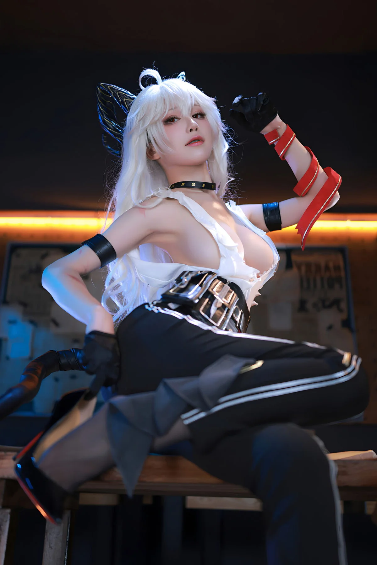 Surreal Beauty: Coser Shui Miao Aqua as Zhezhi in Wuthering Waves