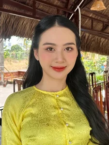 The Captivating Beauty of Hoai Lam's Former Partner: A Visual Journey - image 2