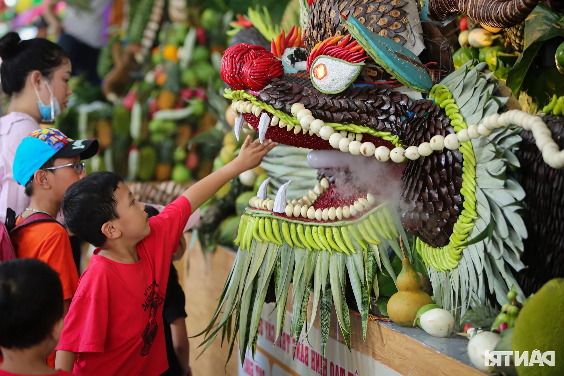 Incredible Fruit Carving Art: Exploring the World of Creative Edible Sculptures and Designs