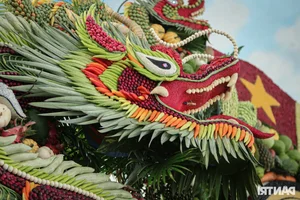 Incredible Fruit Carving Art: Exploring the World of Creative Edible Sculptures and Designs - image 10