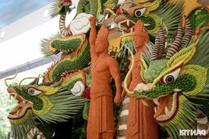 Incredible Fruit Carving Art: Exploring the World of Creative Edible Sculptures and Designs - image 7