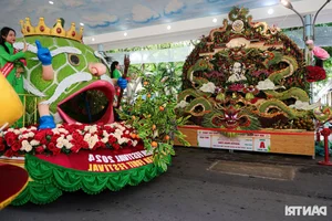 Incredible Fruit Carving Art: Exploring the World of Creative Edible Sculptures and Designs - image 4
