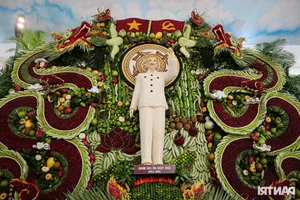 Incredible Fruit Carving Art: Exploring the World of Creative Edible Sculptures and Designs - image 6