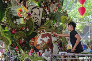 Incredible Fruit Carving Art: Exploring the World of Creative Edible Sculptures and Designs - image 8