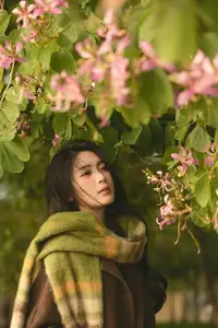 Discover the Serene Natural Beauty of an Asian Girl in a Warm Golden Hour Portrait 1047274 - image 2