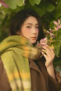 Discover the Serene Natural Beauty of an Asian Girl in a Warm Golden Hour Portrait 1047274 - image 11