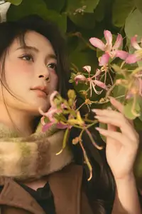 Discover the Serene Natural Beauty of an Asian Girl in a Warm Golden Hour Portrait 1047274 - image 4