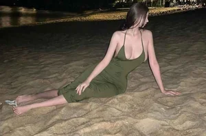 Stunning Hourglass Figure: Exploring the Allure of South Korea's Newest Social Media Fashion Influencer - image 9
