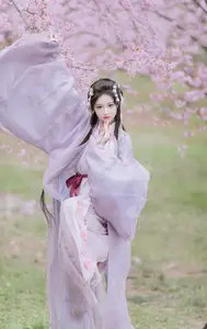Ethereal Beauty: Qi Luo Sheng De Xiao Su Su Amidst Cherry Blossoms - YiTuYu Vol.8793 - image 10