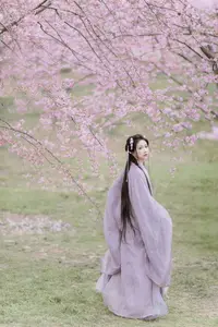 Ethereal Beauty: Qi Luo Sheng De Xiao Su Su Amidst Cherry Blossoms - YiTuYu Vol.8793 - image 13