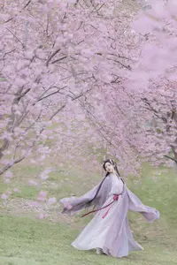 Ethereal Beauty: Qi Luo Sheng De Xiao Su Su Amidst Cherry Blossoms - YiTuYu Vol.8793 - image 1