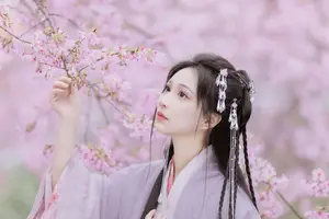 Ethereal Beauty: Qi Luo Sheng De Xiao Su Su Amidst Cherry Blossoms - YiTuYu Vol.8793 - image 15