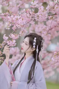 Ethereal Beauty: Qi Luo Sheng De Xiao Su Su Amidst Cherry Blossoms - YiTuYu Vol.8793 - image 12