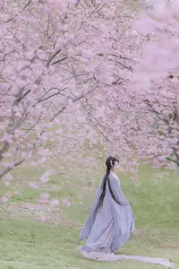 Ethereal Beauty: Qi Luo Sheng De Xiao Su Su Amidst Cherry Blossoms - YiTuYu Vol.8793 - image 0