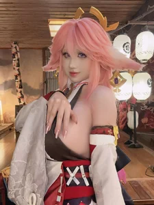 Enchanting Yae Miko Cosplay by Jiu Qu Jean - image 9