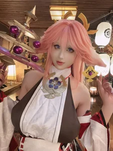 Enchanting Yae Miko Cosplay by Jiu Qu Jean - image 4