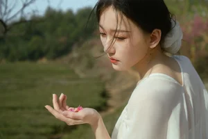 Spring Aesthetic: Xiao Yue Among Cherry Blossoms and Tea Mountains - YiTuYu Art Language Vol.9056 Portrait Photography Series - image 7