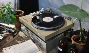 Discovering the Retro Charm of Vinyl Record Coffee Shops in Ho Chi Minh City - image 5
