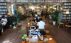 Discovering the Retro Charm of Vinyl Record Coffee Shops in Ho Chi Minh City - image 9