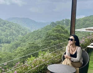 Vietnamese MC Hoài Anh: Timeless Beauty Beyond the Camera Lens - image 4