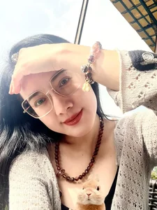Vietnamese MC Hoài Anh: Timeless Beauty Beyond the Camera Lens - image 5