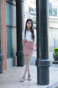 Urban Romance: Meizi Captures the Essence of the Street Corner Lover in IESS Gallery - image 14