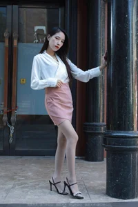 Urban Romance: Meizi Captures the Essence of the Street Corner Lover in IESS Gallery - image 17