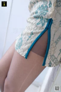 Yun Zhi in Blue and White Porcelain Qipao: A Fusion of Tradition and Modernity - image 76
