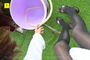 IESS Nth Fantasy Series Neighbor Borrowing Water Volume 2 - image 22