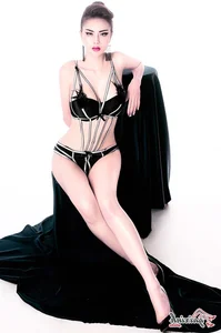 The Evolution of Lace Lingerie: Combining Comfort and Elegance in Modern Fashion - image 36