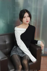 IESS Gallery: Xiaobao Featuring Shiny High Heels - Professional Fashion and Leg Modeling Series - image 15