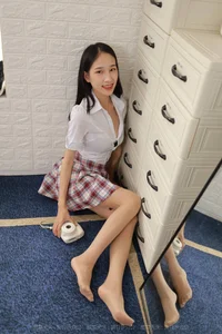 IESS Model Meizi Presents Campus Style Short Skirt Fashion Set - image 55