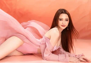 Ha Noi Businesswoman Crowned Beauty Queen at 35: A Journey of Grace - image 4