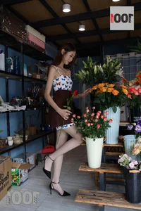 IESS One Thousand and One Nights Strawberry Florist 1 - image 74