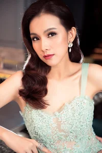 Elegant Beauty Gallery: The Timeless Charm and Sophistication of Thùy Lâm - image 28