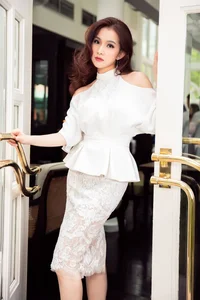 Elegant Beauty Gallery: The Timeless Charm and Sophistication of Thùy Lâm - image 18