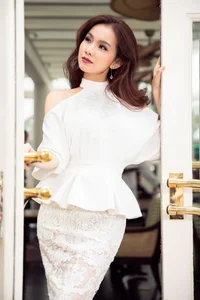 Elegant Beauty Gallery: The Timeless Charm and Sophistication of Thùy Lâm - image 33