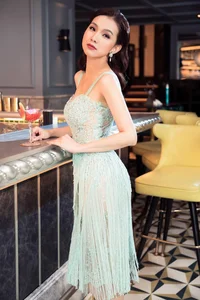Elegant Beauty Gallery: The Timeless Charm and Sophistication of Thùy Lâm - image 24