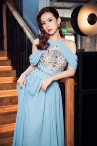 Elegant Beauty Gallery: The Timeless Charm and Sophistication of Thùy Lâm - image 1