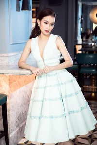Elegant Beauty Gallery: The Timeless Charm and Sophistication of Thùy Lâm - image 3