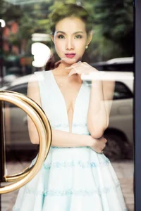 Elegant Beauty Gallery: The Timeless Charm and Sophistication of Thùy Lâm - image 31