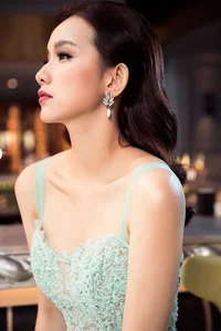 Elegant Beauty Gallery: The Timeless Charm and Sophistication of Thùy Lâm - image 15